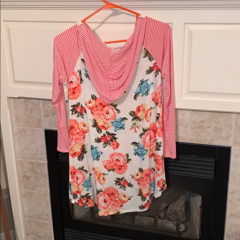 Floral Top - Picture 3 of 4